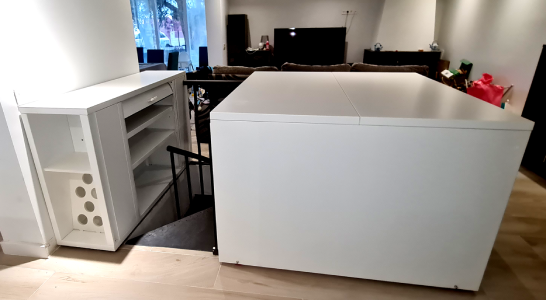 Mueble para tapar escalera con apertura automática