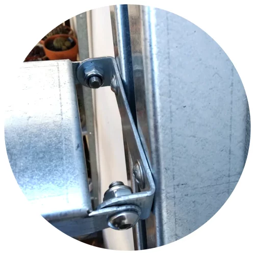 Abatible detalle giro peldaño - escalera metálica exterior